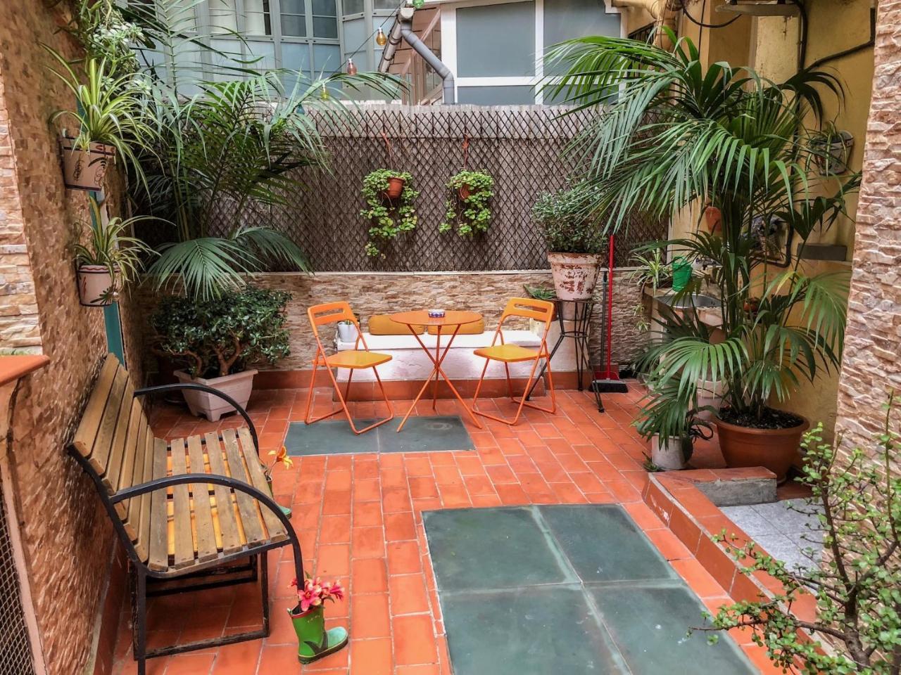 La Isla Hostal Barcelona Exterior foto